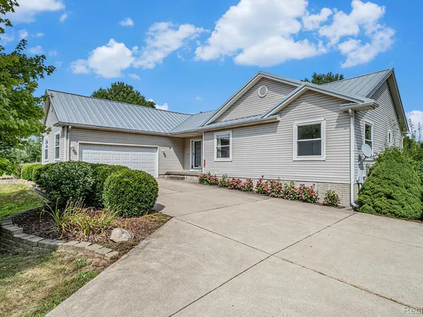 14413 Seymour Rd, Linden, MI 48451