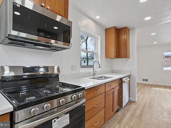 5th image of 711 Cornwall St