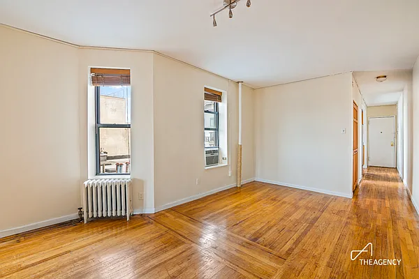 Rented by The Agency | media 10