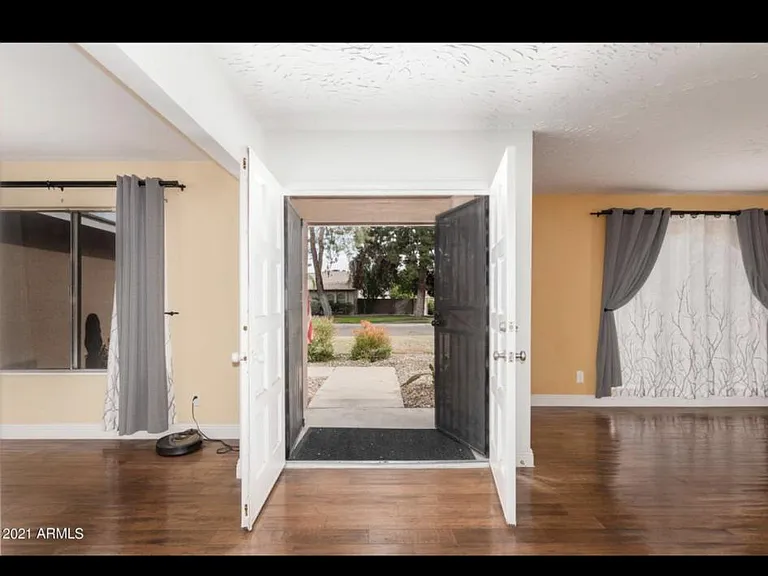 2432 W Dailey St — Photo 24