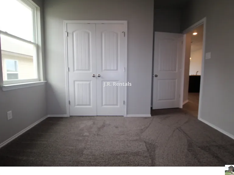 227 Green Valley Dr — Photo 12