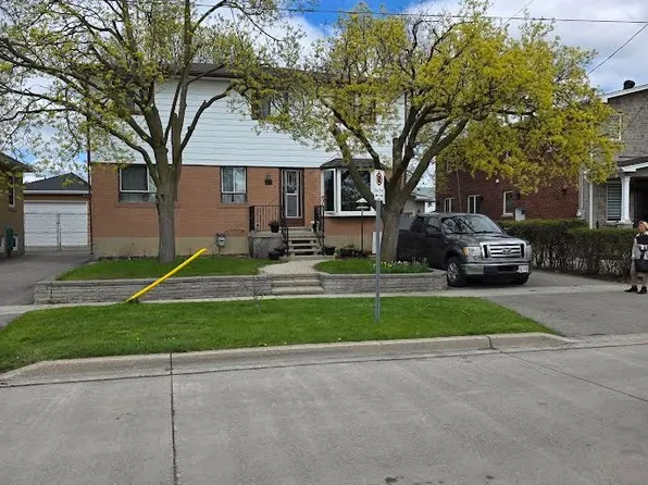 32 Sunset Blvd, Brampton, ON L6X 1W9