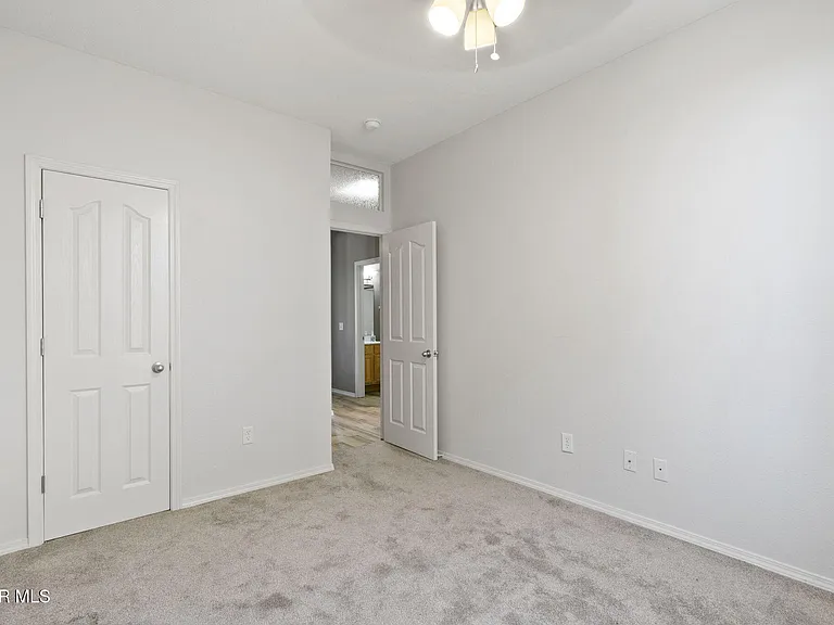 6401 Franklin Ridge Dr — Photo 20