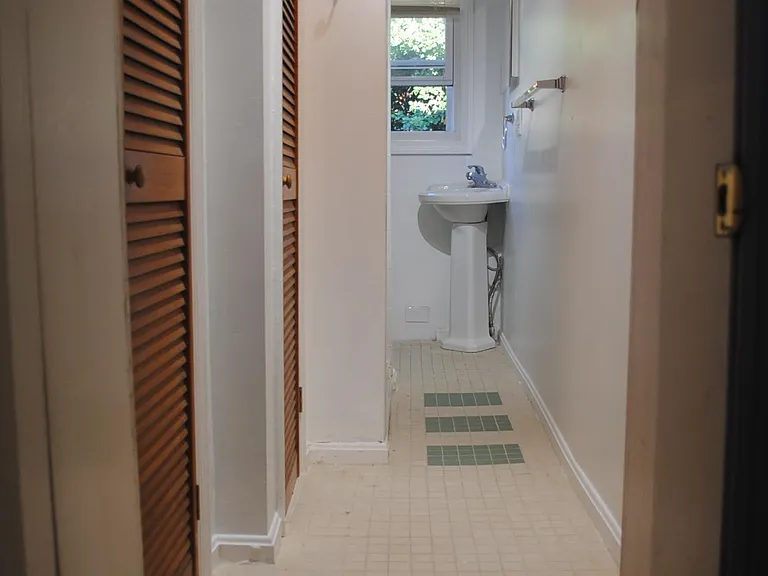Bathroom full view