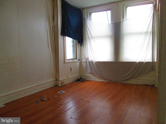 5th image of 2315 W Cumberland St