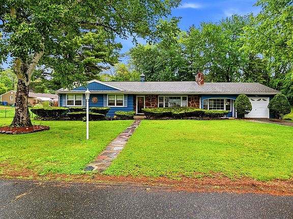 3rd image of 87 Squire Ln