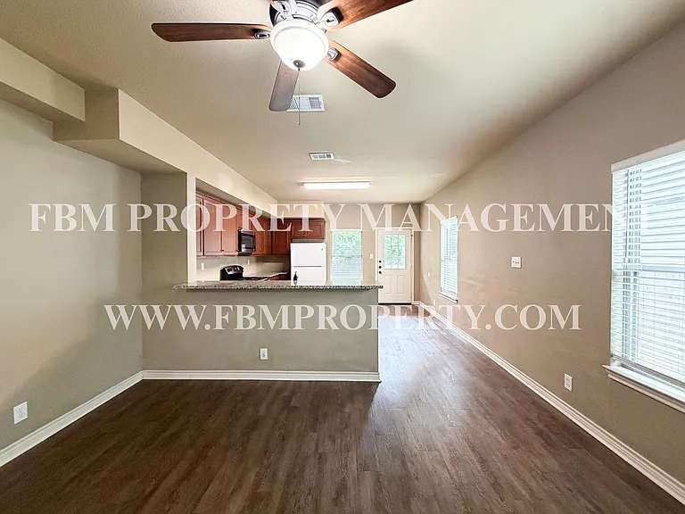 472 Pecan Hollow St — Photo 5