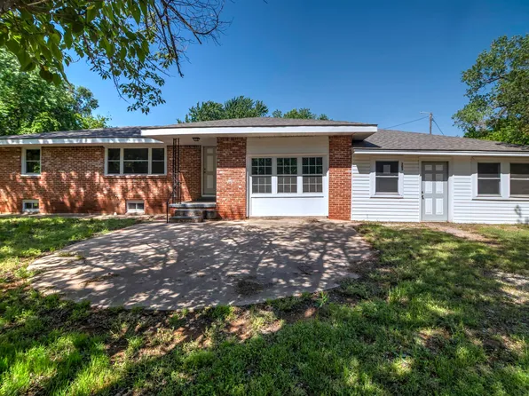 203 S 9th St, Comanche, OK 73529