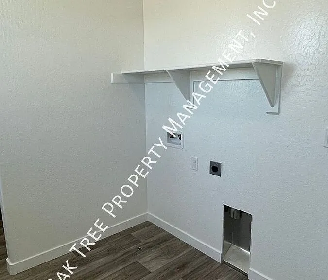 2743 N Vahe Ave — Photo 9
