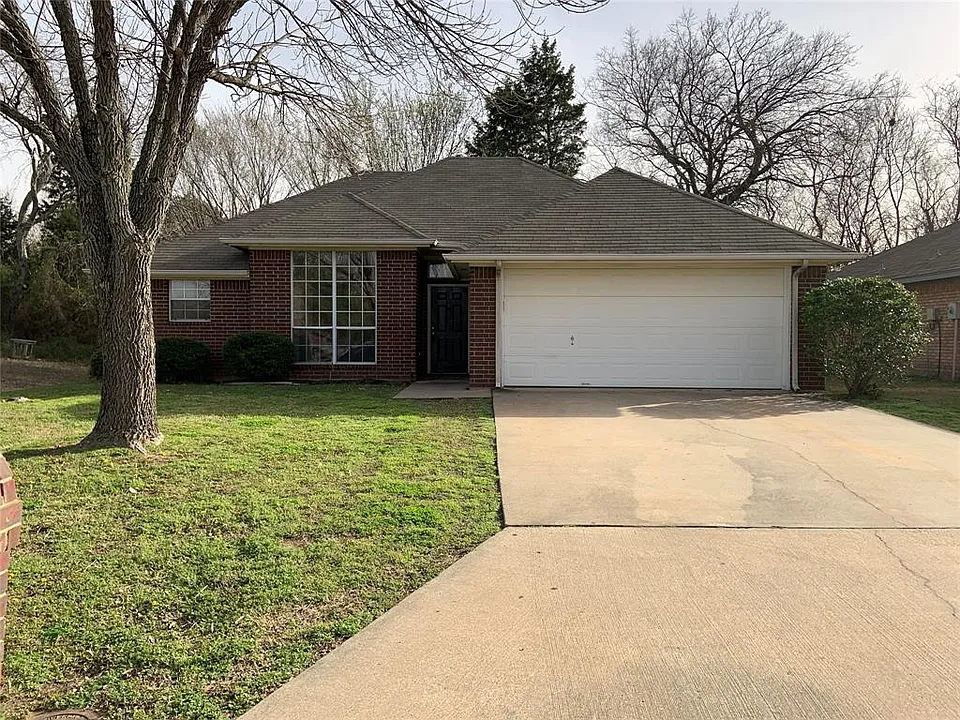 816 Brittany Dr