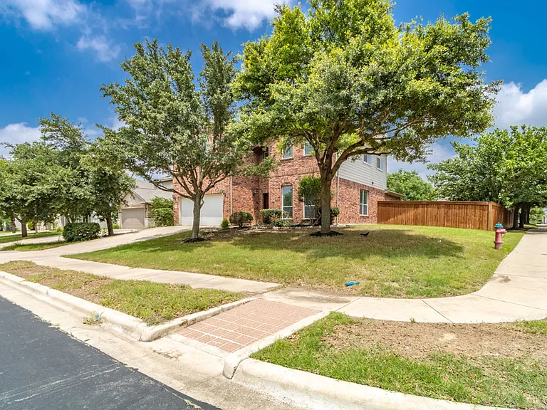 18601 Derby Hill Ln — Photo 3