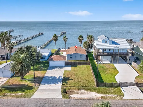 214 Dead Ends Dr, Rockport, TX 78382