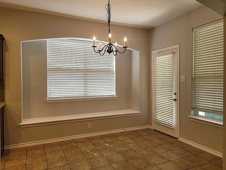 806 Bens Dr — Photo 7