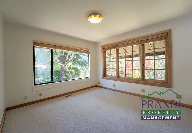 377 Summit Ave — Photo 4