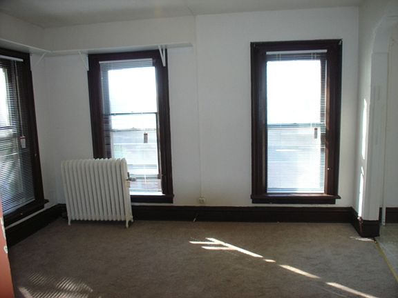 5th image of 209 E Mifflin St APT 1