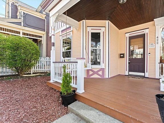 4th image of 422 Stanley Ave
