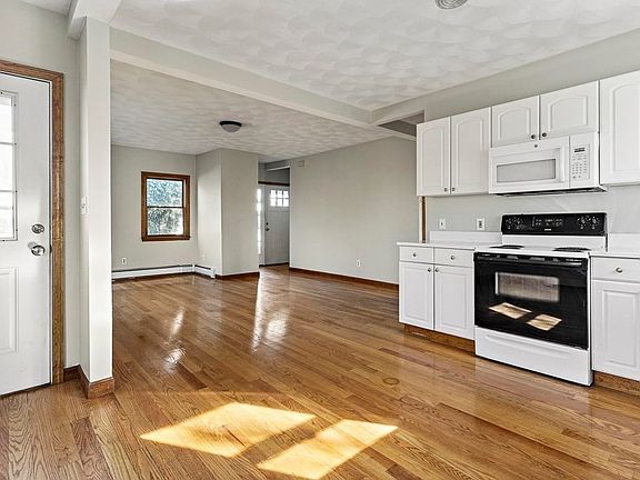 3rd image of 52 Sheridan Cir #52