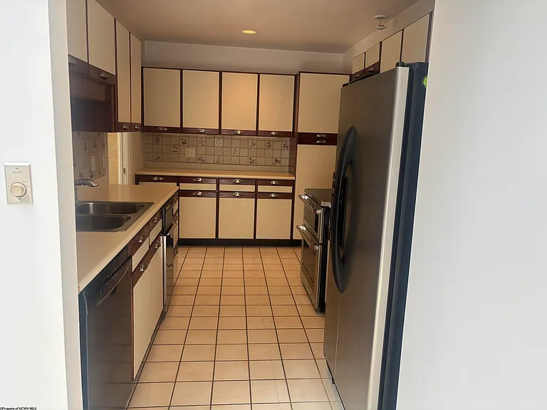 104 Lakeview Dr — Photo 12