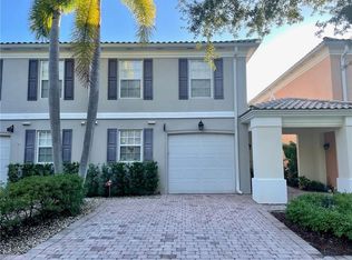 5633 Cove Cir, Naples, FL 34119