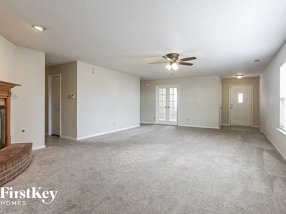 3rd image of 9192 Huntleigh Cir