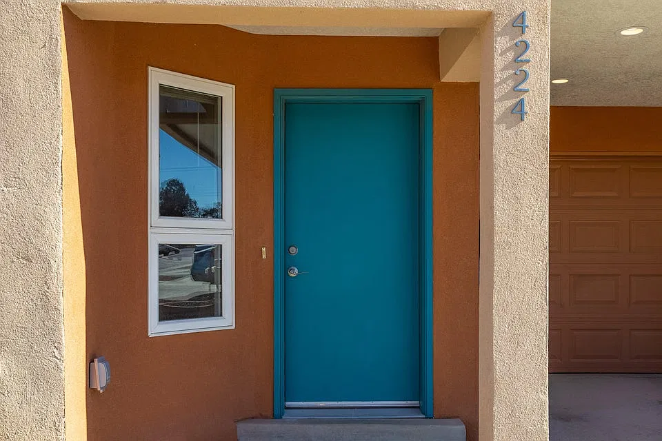 3 bed, 1600 sqft, $2,400 — Photo 3