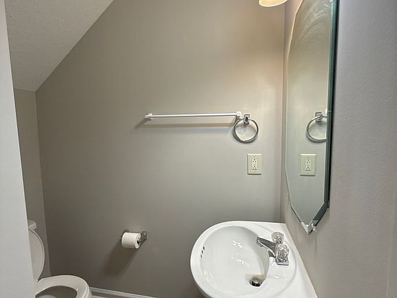4th image of 345 Shoshone Pl