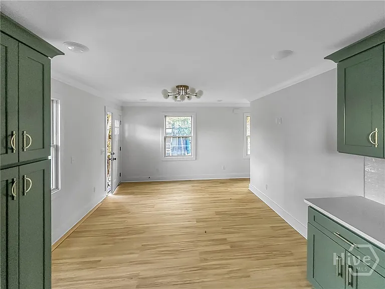 316 W 40th St #D — Photo 5
