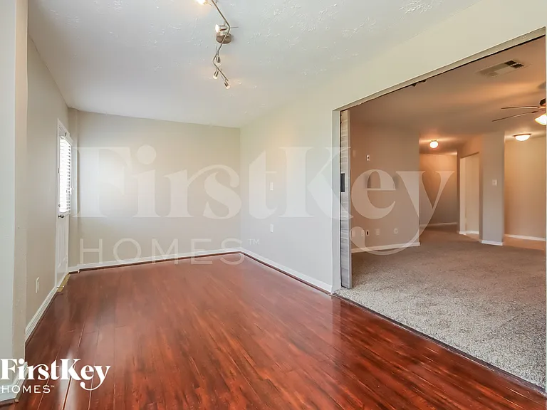 9518 Peridot Green Dr — Photo 3