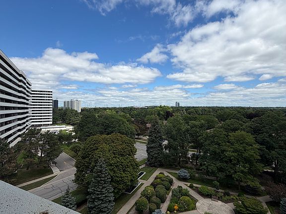 2nd image of 60 Inverlochy Blvd #802