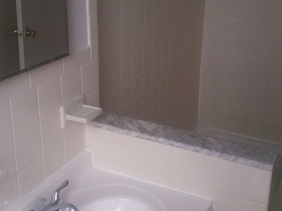 5th image of 3006 33rd St APT 4D