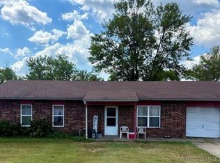 815 E Tutt St, Henryetta, OK 74437