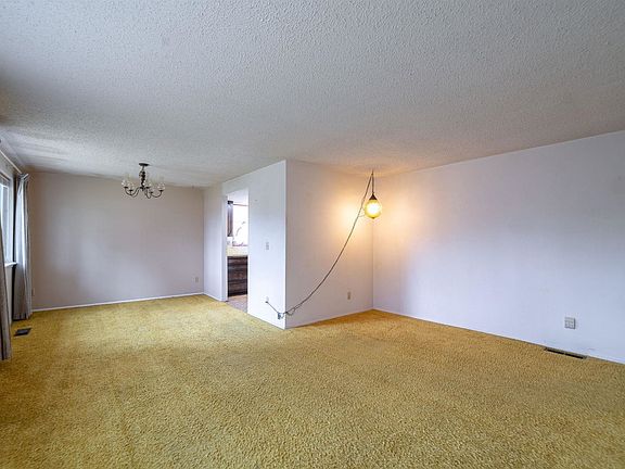 3rd image of 10016 Locust Ln