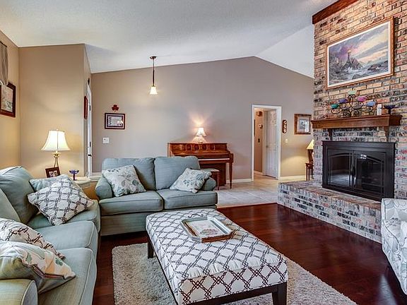 3rd image of 568 Whisper Wood Dr
