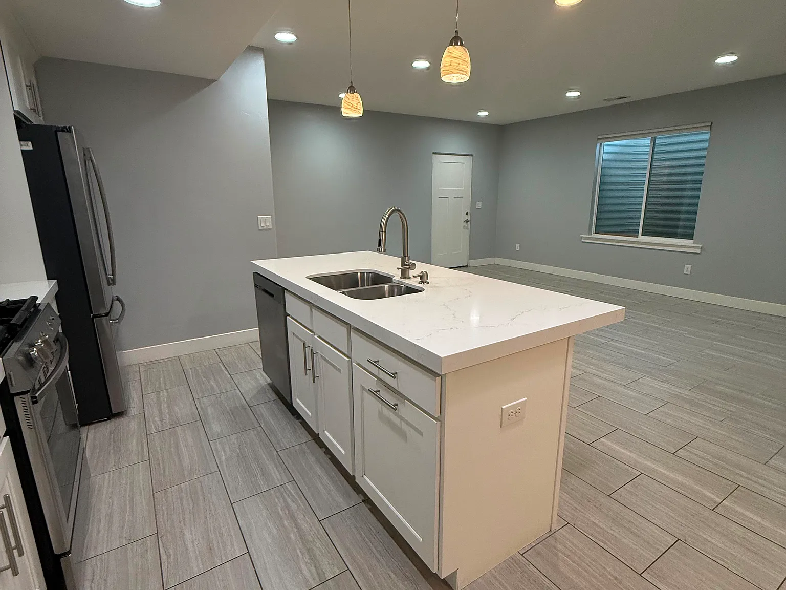 2 bed, $2,100 — Photo 2