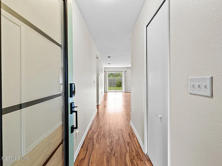 136 Brookfall Dr — Photo 8