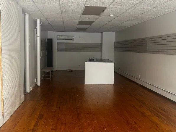 26 Main St, 26 Main St #5, Woonsocket, RI 02895