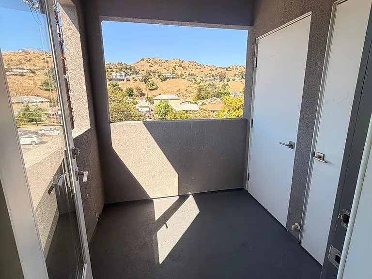 YaYa Glenoaks, LLC — Photo 15