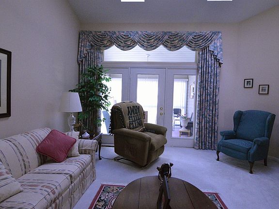 4th image of 8472 Watersedge Dr
