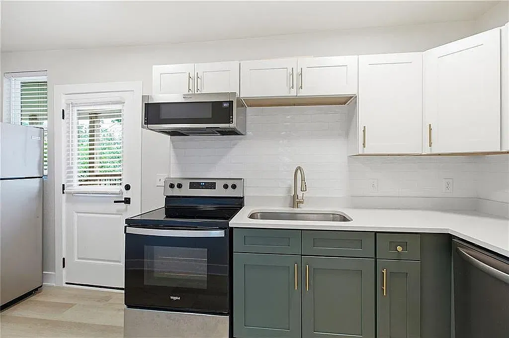 2 bed, 1060 sqft, $1,590 — Photo 2