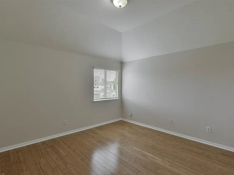 15707 Sandisfield Ln — Photo 28