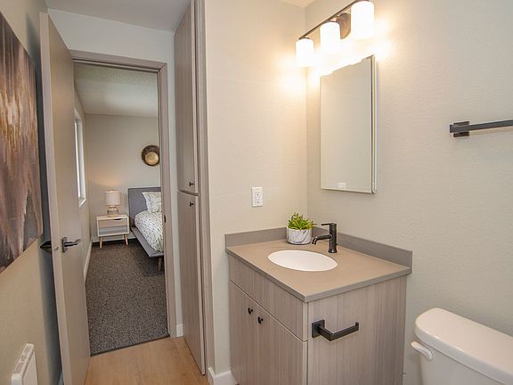 5th image of 815 S Lincoln St #111