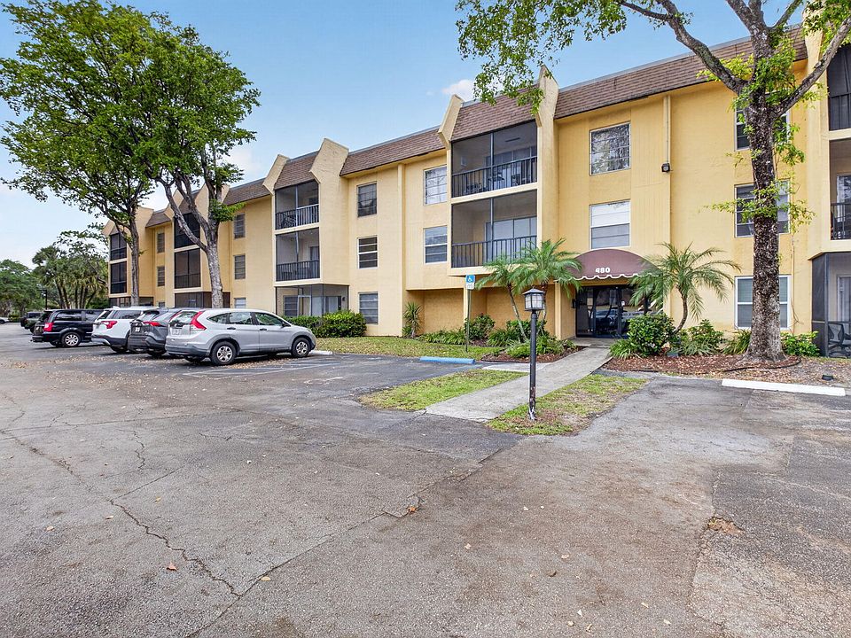 1st image of 480 NW 20th St APT 205