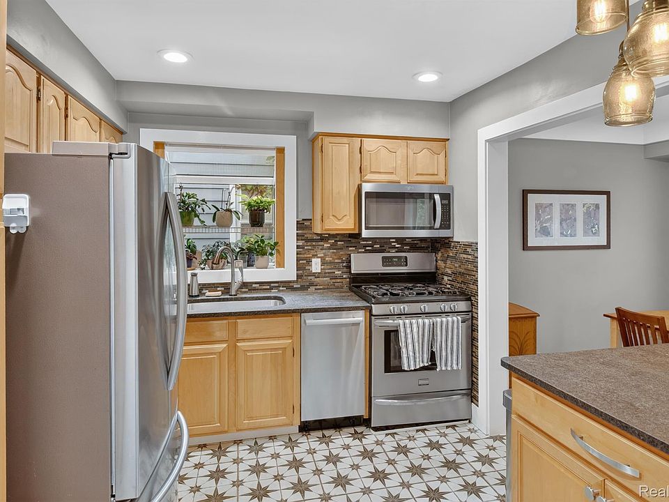 536 S Minerva Ave, photo 11