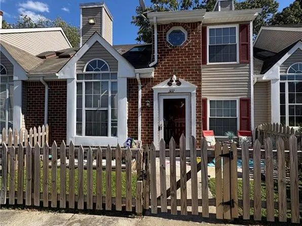322 Rivers Ridge Cir, Newport News, VA 23608