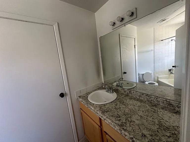 7901 Cambridge St — Photo 40