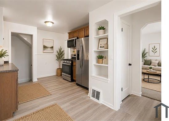 5th image of 8871 Sussex St