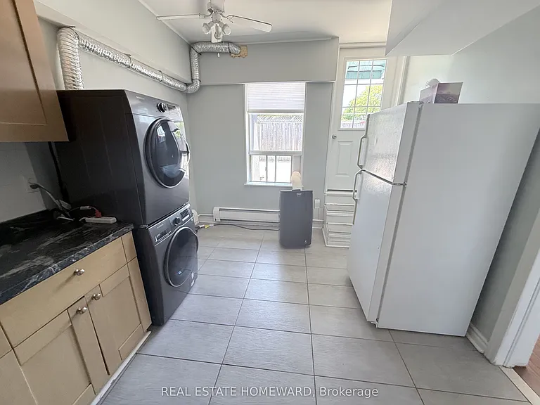 611 Danforth Ave #2 — Photo 8