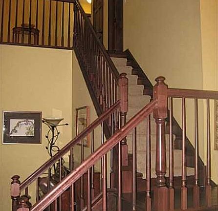 Stairs from foyer/Great rm