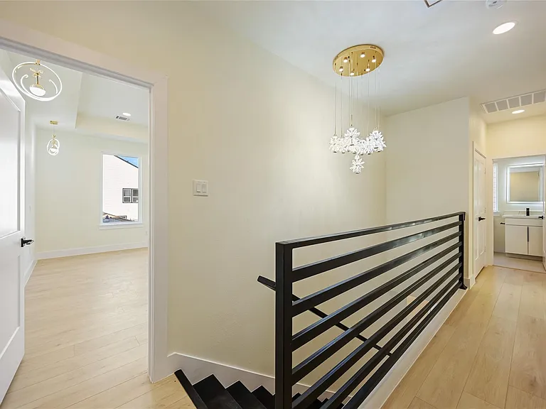 7125 England St — Photo 11