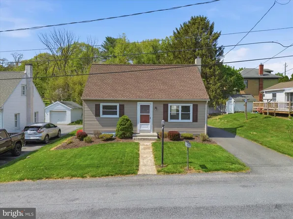 4 Red Bud Dr, Millersville, PA 17551